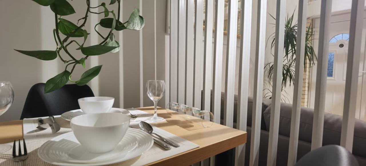 Zona Apartments 1 Ζρένιανιν Εξωτερικό φωτογραφία